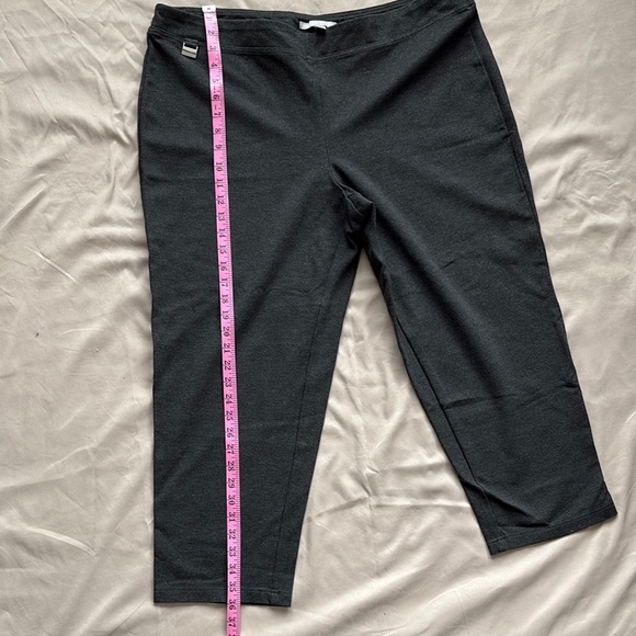 Valerie Stevens Black Capris - Picture 6 of 7